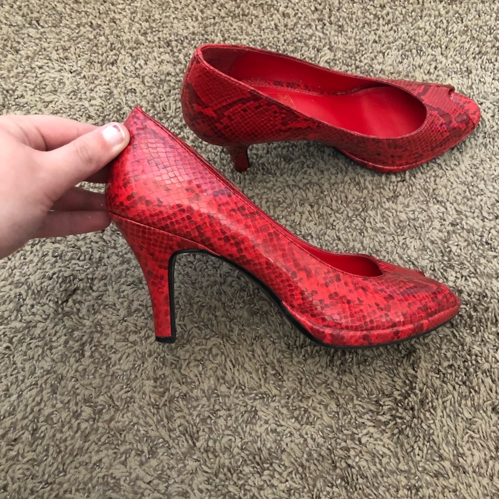 Victoria Spenser red heels